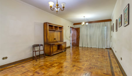Casa à venda com 3 quartos, sendo 1 suíte,  em Vila Clementino, São Paulo, SP