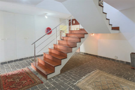 Sobrado à venda com 4 quartos, sendo 3 suítes, em Chácara Monte Alegre, São Paulo, SP