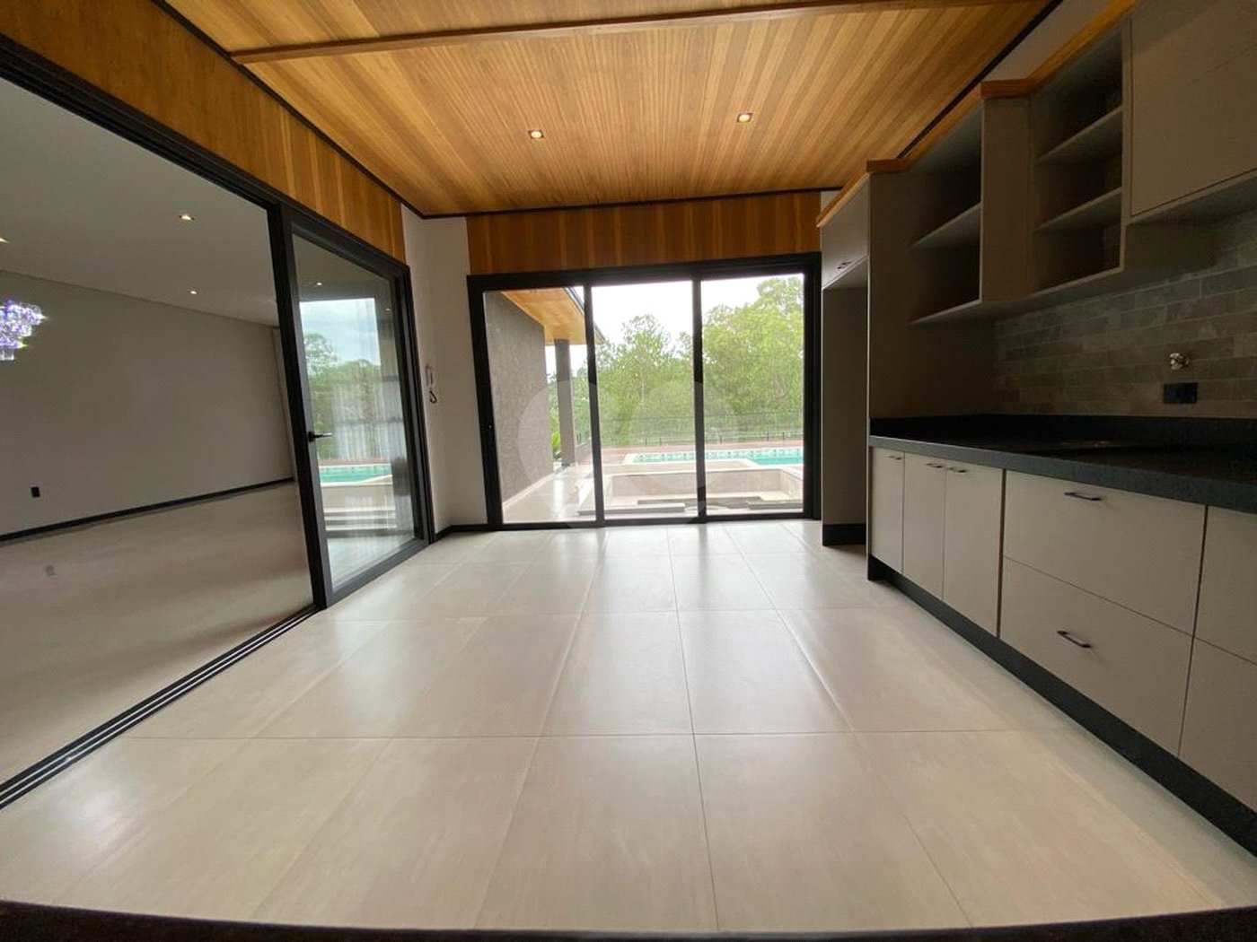 Casa à venda com 4 quartos, sendo 3 suítes,  no condomínio Jardim das Palmeiras, Bragança Paulista - SP