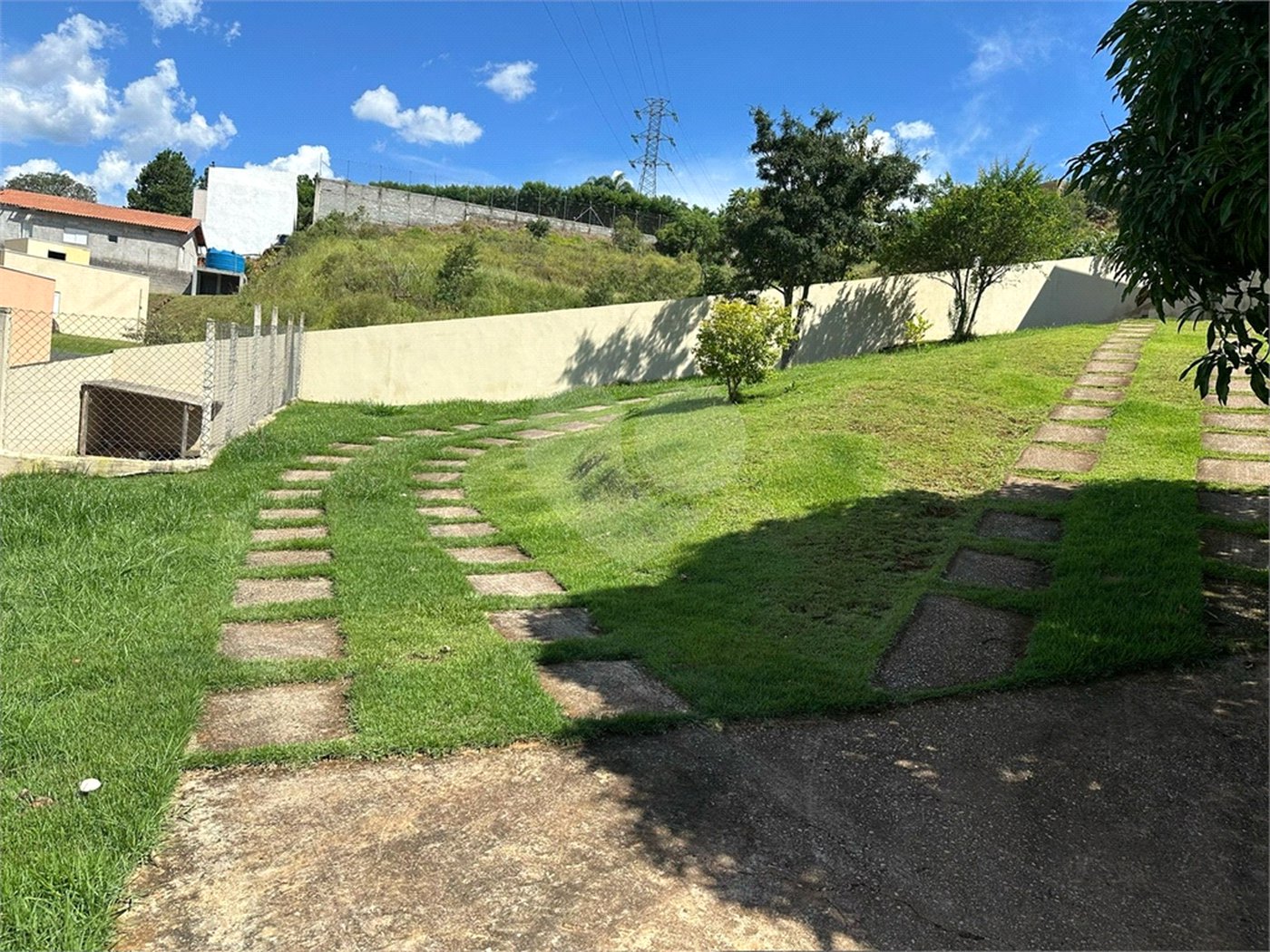 Sobrado à venda com 4 suítes em Jardim Estância Brasil, Atibaia, SP