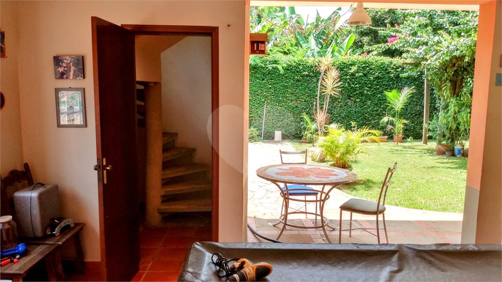 Casa à venda com 4 quartos, sendo 1 suíte, no condomínio Residencial Vale das Laranjeiras, Indaiatuba - SP
