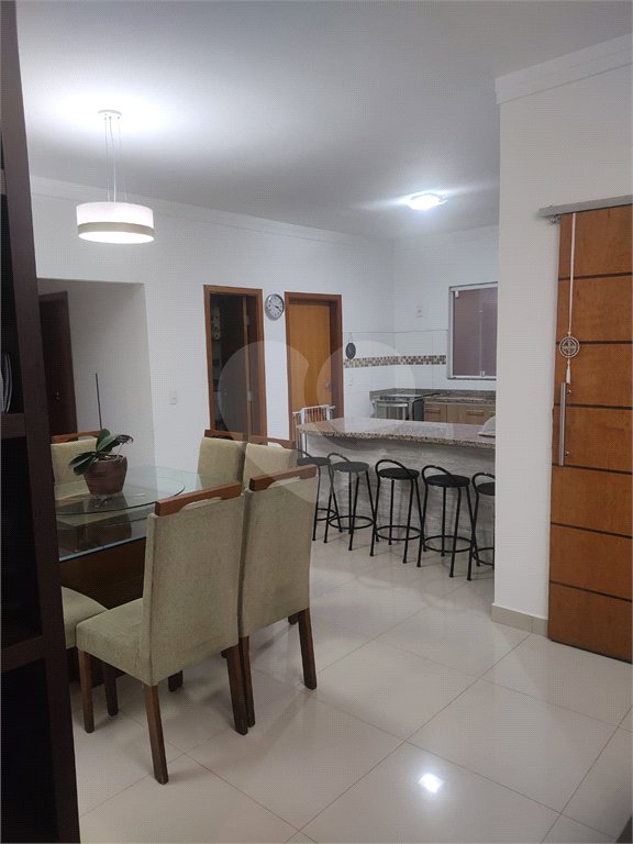 Casa à venda com 3 quartos, sendo 1 suíte, no condomínio Campos do Conde I, Paulínia - SP