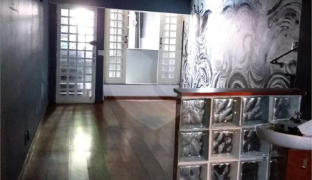 Sobrado à venda com 3 quartos em Moema, São Paulo, SP