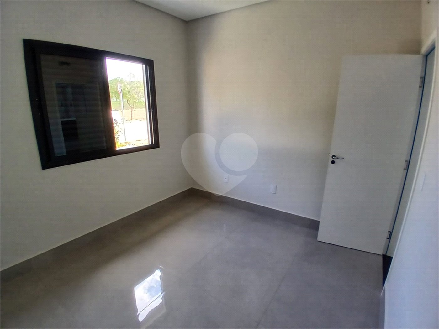 Casa à venda com 3 quartos, sendo 1 suíte, no condomínio Jardim, Sorocaba - SP