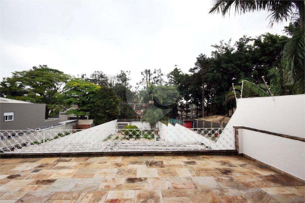 Sobrado à venda com 4 quartos, sendo 2 suítes,  em Alto da Boa Vista, São Paulo, SP