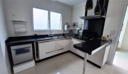 Casa à venda com 5 quartos, sendo 2 suítes,  no condomínio Floradas da Serra, São Paulo - SP