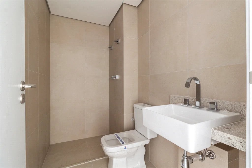 Apartamento à venda ou para alugar com 4 quartos, sendo 3 suítes,  em Jardim Morumbi, São Paulo, SP