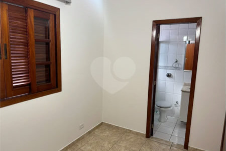 Sobrado à venda ou para alugar com 3 suítes em Vila Sônia, São Paulo, SP