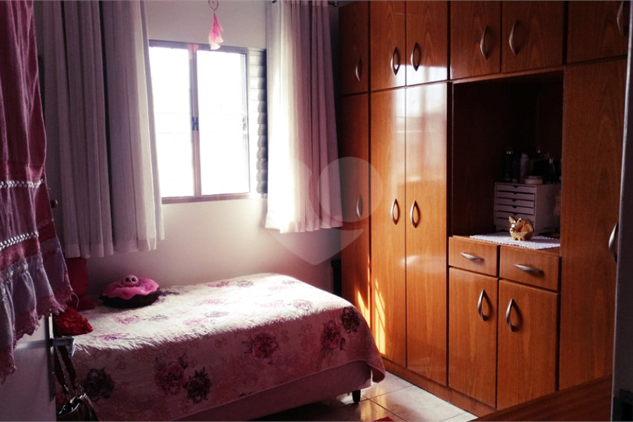 Casa à venda com 4 quartos, sendo 2 suítes,  em Vila Romero, São Paulo, SP