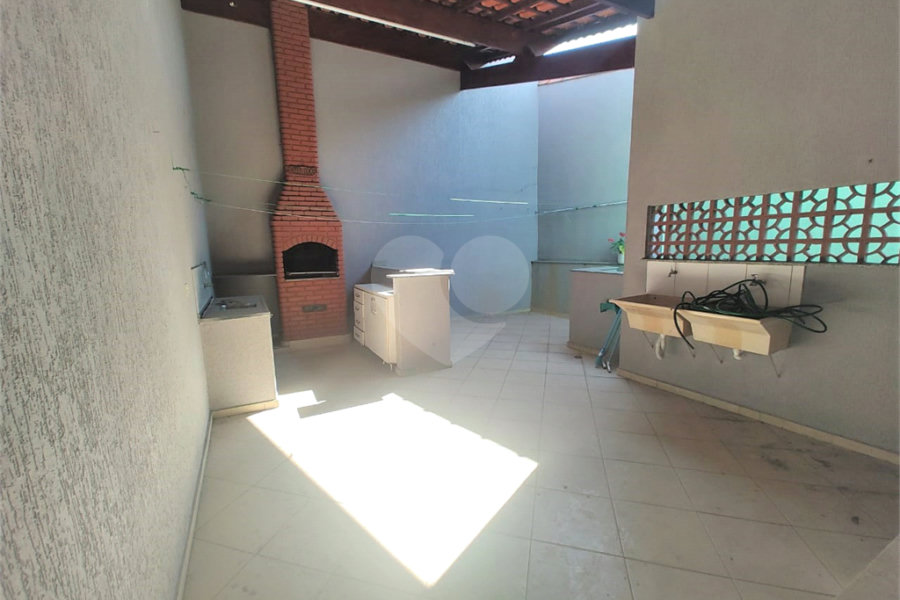 Sobrado à venda com 4 quartos, sendo 1 suíte, em Jardim Regina, São Paulo, SP