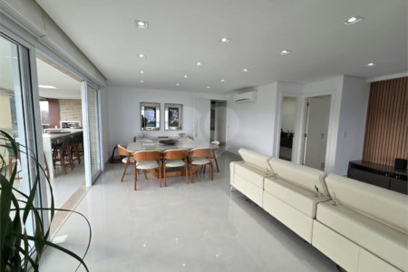 Apartamento à venda com 4 quartos, sendo 2 suítes, em Enseada, Guarujá, SP
