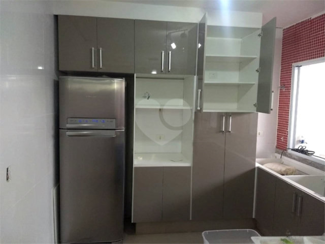 Casa à venda com 3 quartos, sendo 1 suíte,  no condomínio Village St. Louis, São Paulo - SP