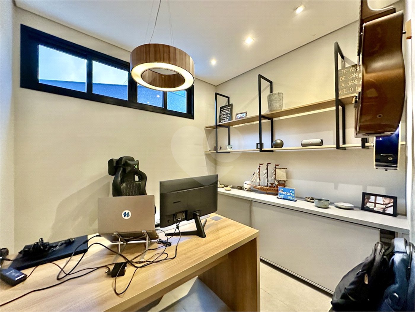 Casa à venda com 3 suítes no condomínio Reserva Santa Maria, Jandira - SP