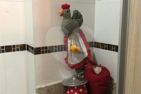 Apartamento em Bragança Paulista com 1 suíte, cozinha americana, varanda, 1 vaga garagem, área lazer com piscina e salão de festas