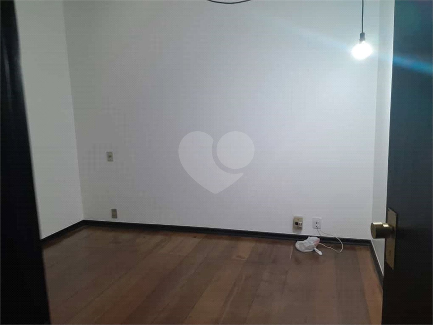 Linda casa para venda / Locação em bairro nobre