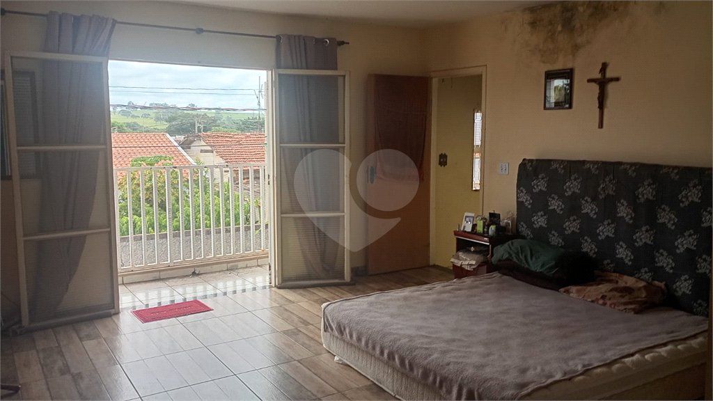 Sobrado à venda com 3 quartos, sendo 1 suíte, em Parque Residencial Maria Stella Faga, São Carlos, SP