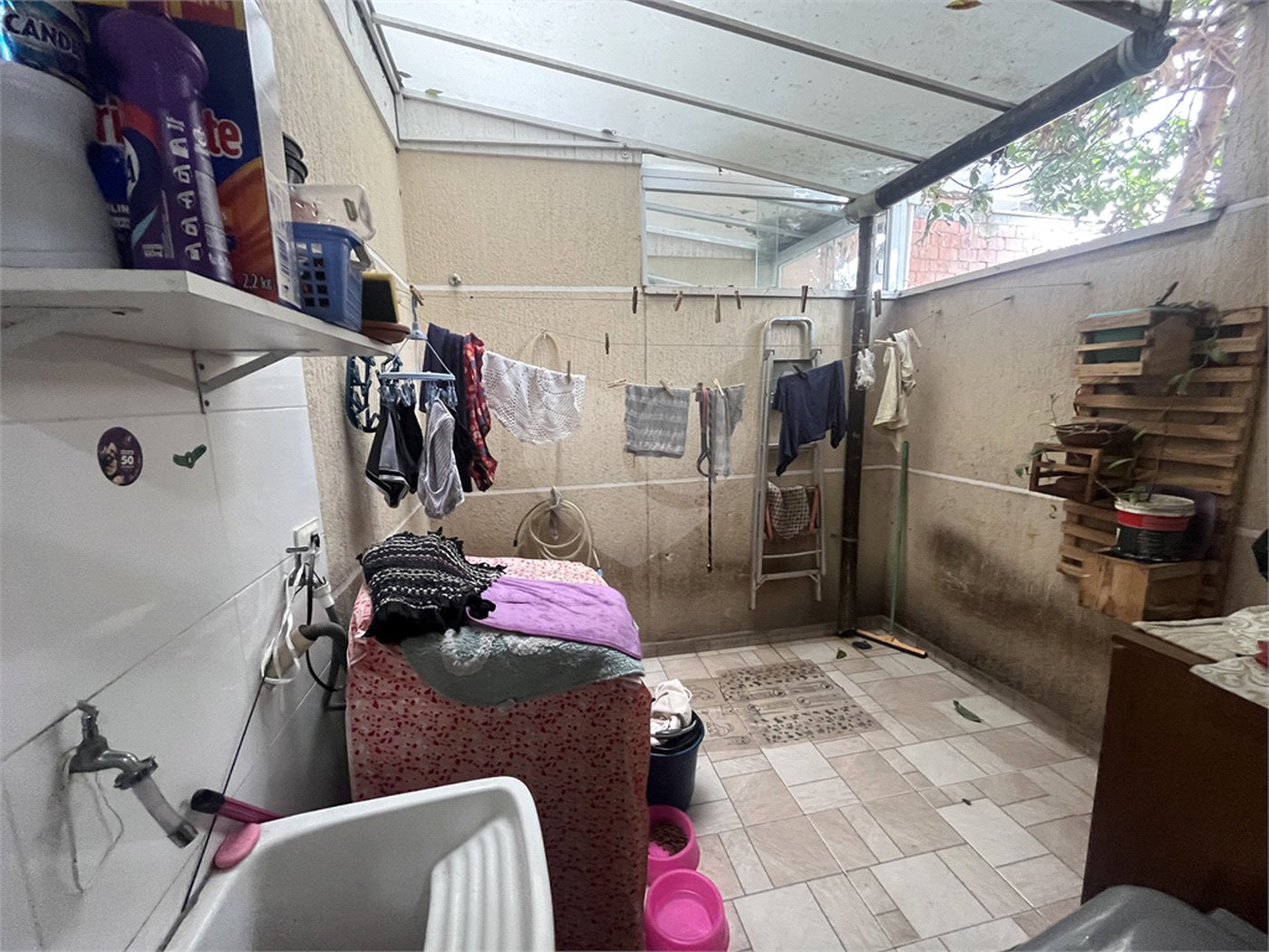 Casa à venda com 3 quartos, sendo 1 suíte,  no condomínio Capigaí, São Paulo - SP