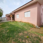 Casa à venda com 4 quartos, sendo 1 suíte,  no condomínio Jardim Shangri-lá, Atibaia - SP