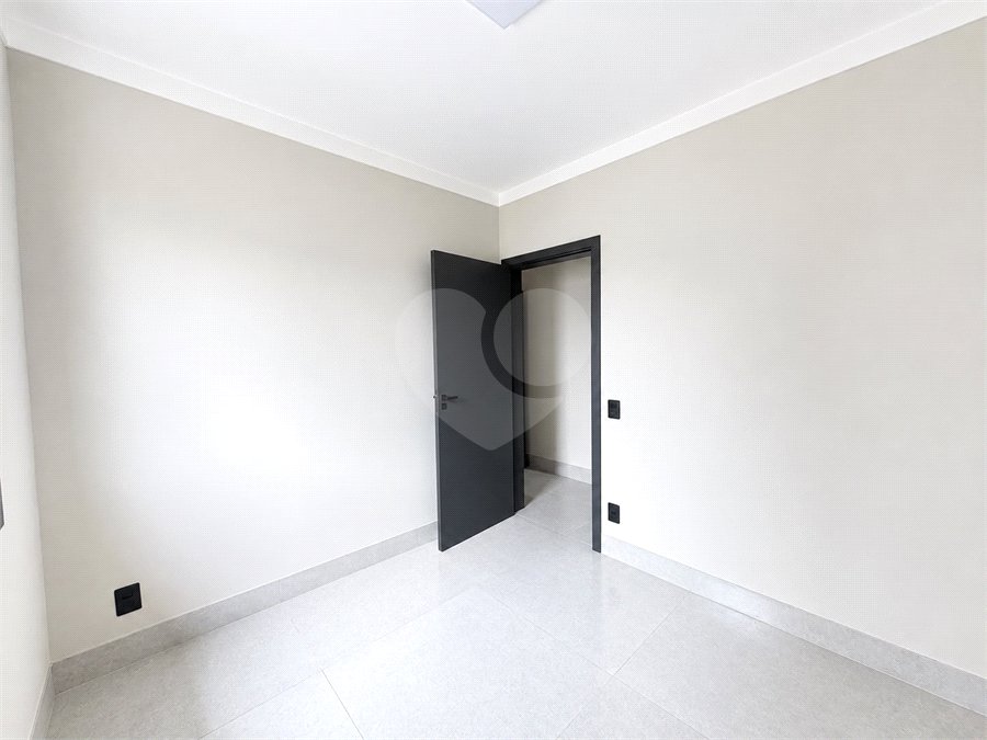 Casa à venda com 2 quartos, sendo 1 suíte, no condomínio Tivolli, Itapetininga - SP