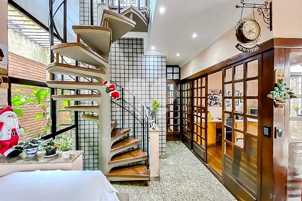 Sobrado à venda com 4 quartos, sendo 1 suíte, em Tatuapé, São Paulo, SP