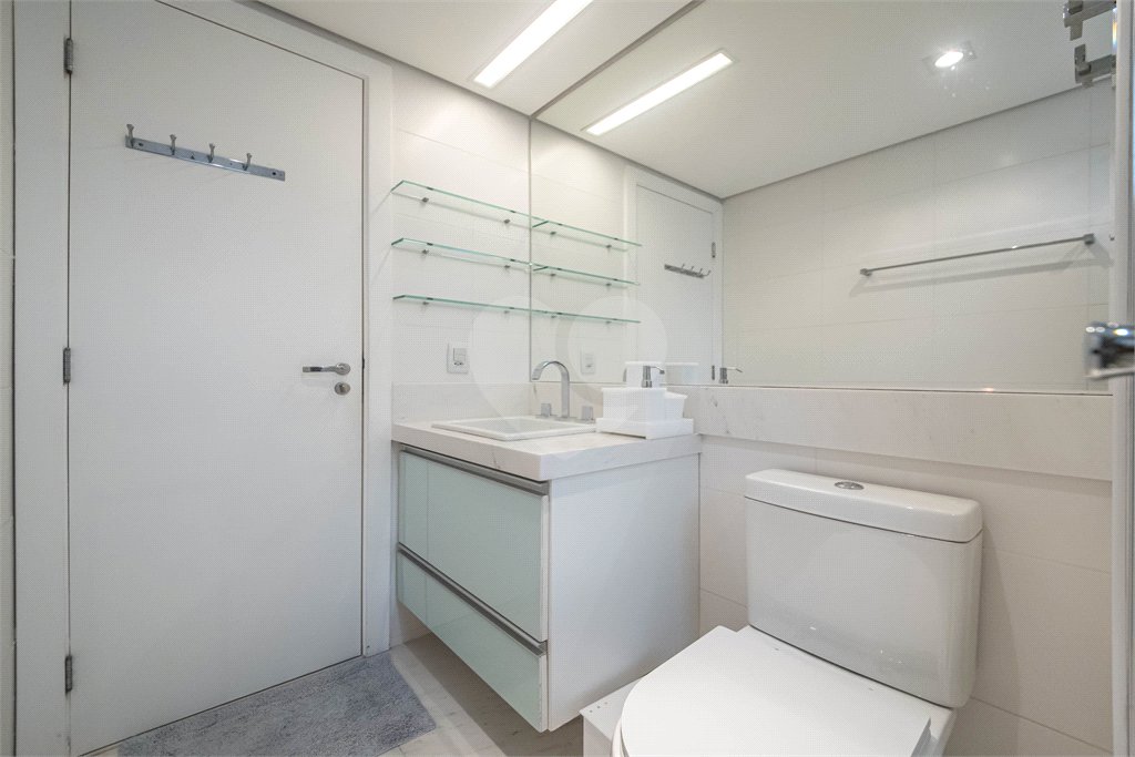 Apartamento à venda com 3 quartos, sendo 2 suítes, em Vila Mariana, São Paulo, SP