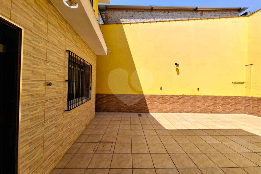 Sobrado à venda com 3 quartos no Brasilândia, São Paulo, SP