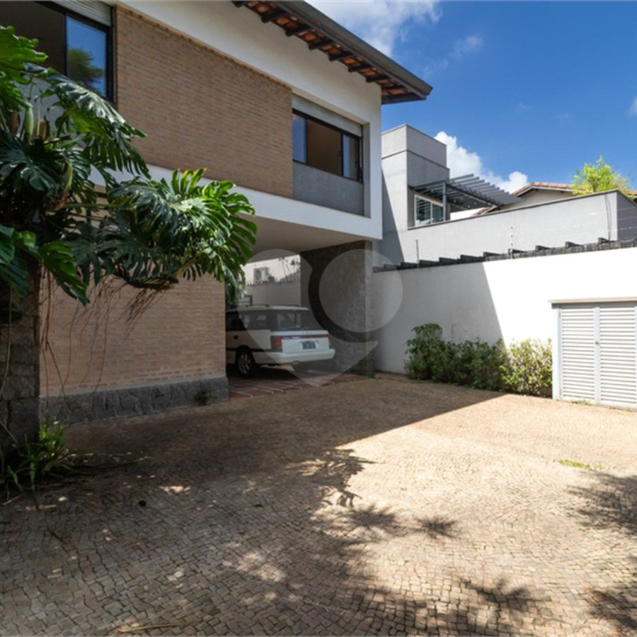 Casa à venda com 4 quartos, sendo 1 suíte, em Jardim Novo Mundo, São Paulo, SP