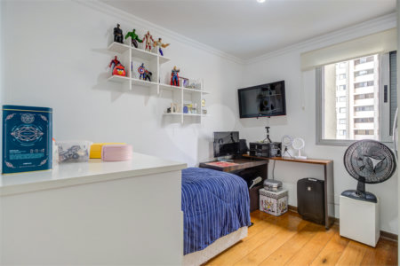 Apartamento à venda com 3 quartos, sendo 1 suíte, em Jardim Marajoara, São Paulo, SP