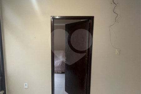 Casa à venda com 5 quartos, sendo 3 suítes, no condomínio Recanto das Palmeiras, Rio de Janeiro - RJ