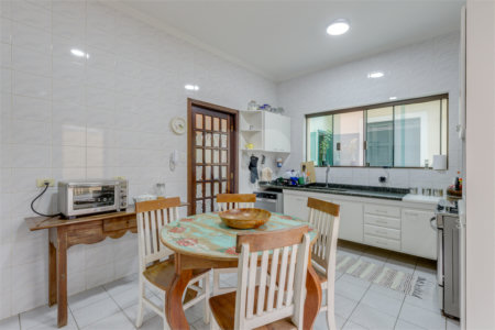 Sobrado à venda com 4 quartos, sendo 1 suíte, em Alto da Boa Vista, São Paulo, SP