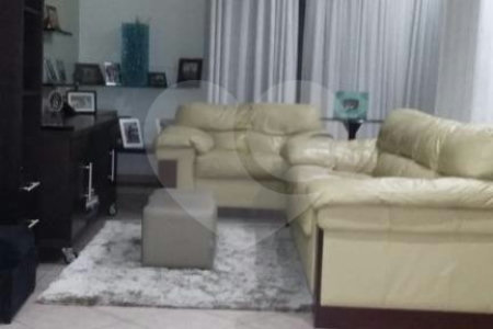 Sobrado à venda com 3 suítes em Chora Menino, São Paulo, SP