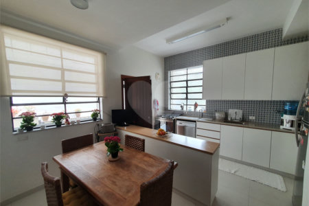 Sobrado à venda com 4 quartos, sendo 2 suítes, em Alto da Boa Vista, São Paulo, SP