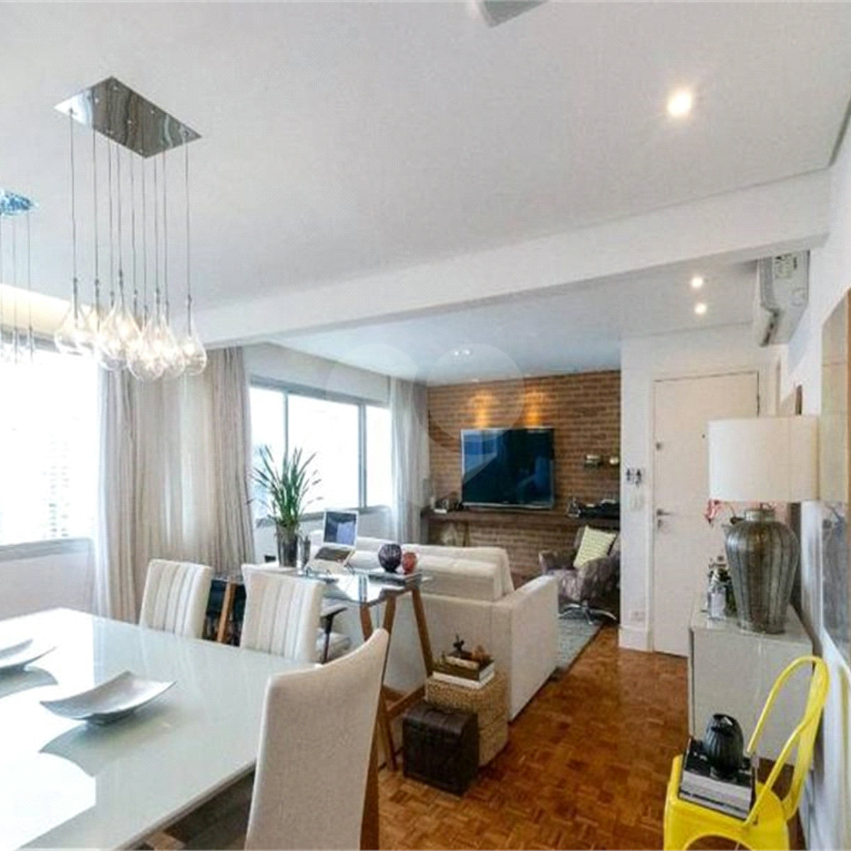 Apartamento à venda com 2 quartos, sendo 1 suíte, em Vila Olímpia, São Paulo, SP