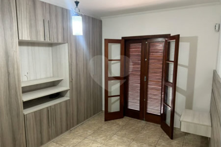 Sobrado à venda ou para alugar com 3 suítes em Vila Sônia, São Paulo, SP