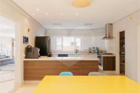 Casa à venda com 5 quartos, sendo 4 suítes, no condomínio Figueira Garden, Atibaia - SP