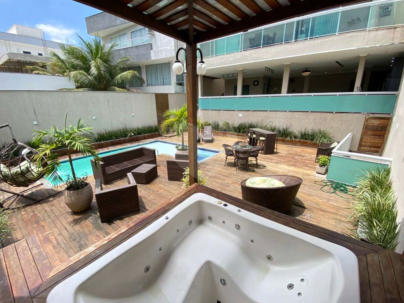 Casa à venda com 5 quartos, sendo 4 suítes, no condomínio Mansões da Prata, Rio de Janeiro - RJ