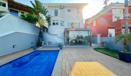 Casa à venda com 3 suítes no condomínio Terras de São Francisco, Vinhedo - SP