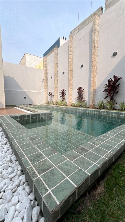 Casa à venda com 3 quartos, sendo 1 suíte, no condomínio Veneza, Mogi das Cruzes - SP