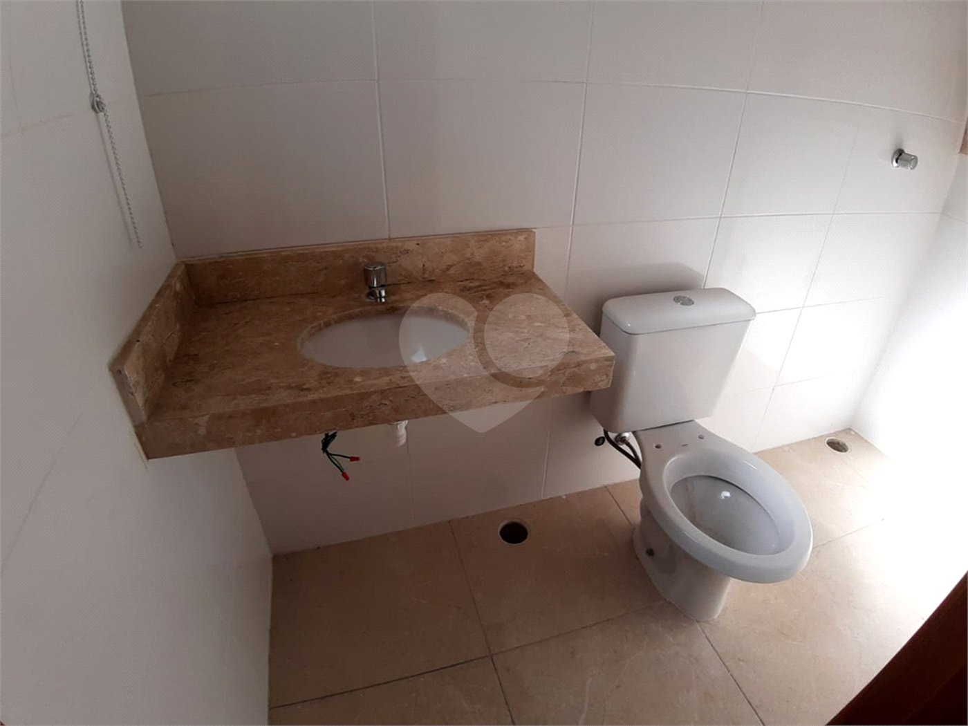 Casa para alugar com 3 quartos, sendo 1 suíte,  no condomínio Villagio DI Maria, São Paulo - SP