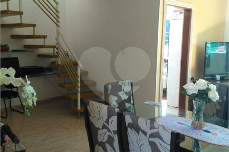 Sobrado à venda com 2 quartos em Jardim São José, Poá, SP
