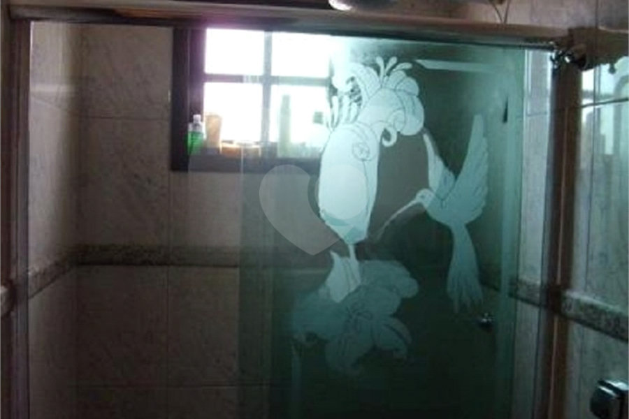 Sobrado à venda com 4 quartos, sendo 3 suítes, em Vila Irmãos Arnoni, São Paulo, SP