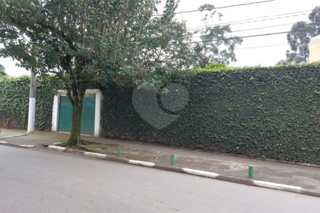 Casa à venda ou para alugar com 6 quartos, sendo 2 suítes, em Parque São George, Cotia, SP