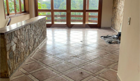 Casa à venda com 3 quartos, sendo 1 suíte,  no condomínio Estância Marambaia, Vinhedo - SP