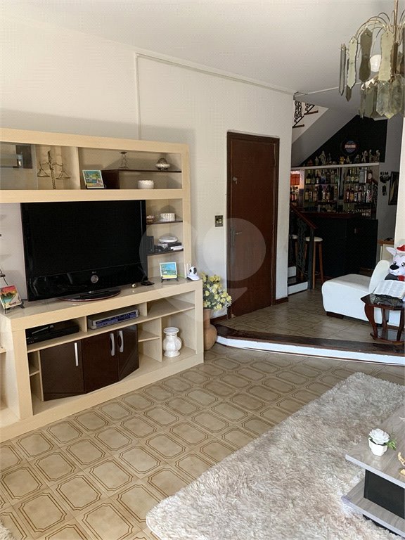 Sobrado à venda com 4 quartos, sendo 3 suítes,  em Jardim Alvinópolis, Atibaia, SP