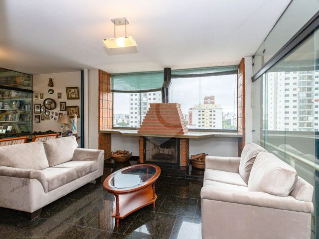Apartamento à venda com 4 quartos, sendo 1 suíte,  em Campo Belo, São Paulo, SP