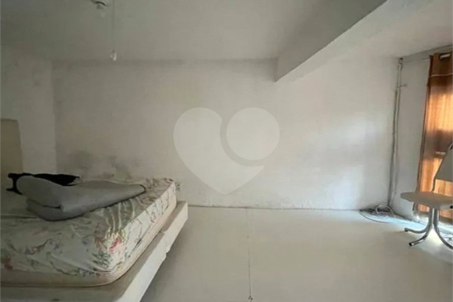 Casa à venda com 2 quartos, sendo 1 suíte, em Parque Maria Domitila, São Paulo, SP