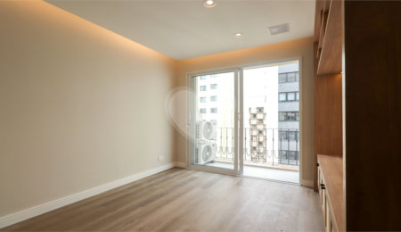 Apartamento à venda com 2 quartos, sendo 1 suíte,  em Vila Uberabinha, São Paulo, SP