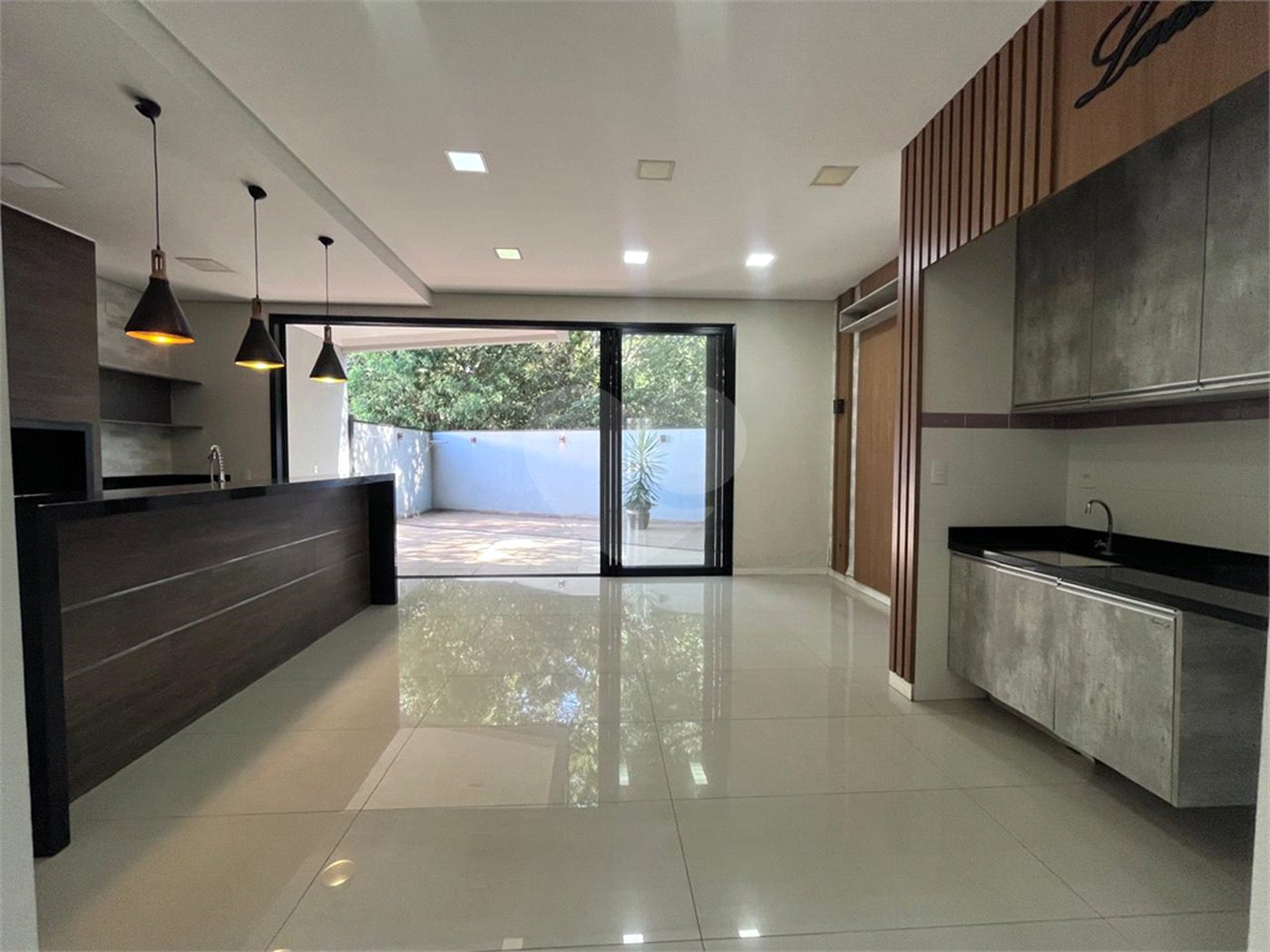 Casa à venda com 3 quartos, sendo 1 suíte, no condomínio Jardim Guarujá, Salto - SP