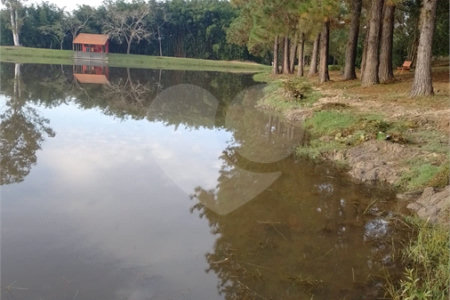Terreno à venda em Condomínio Residencial Pinheiros do Lago, Alambari, SP