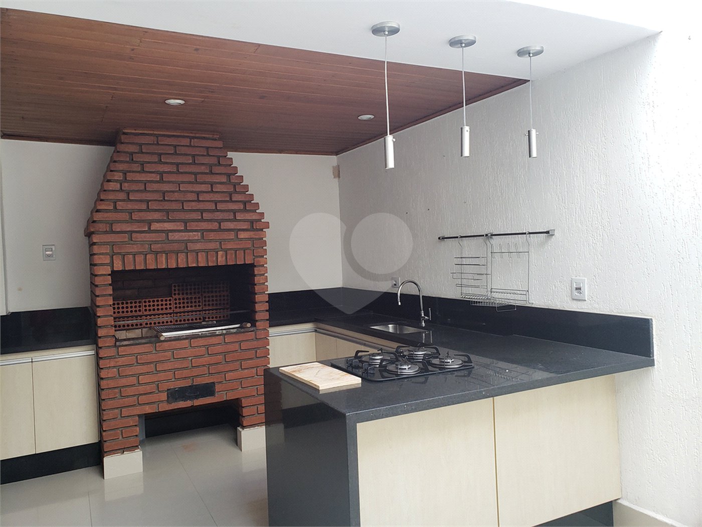 Casa à venda com 4 quartos, sendo 1 suíte,  em Vila Oliveira, Mogi das Cruzes, SP